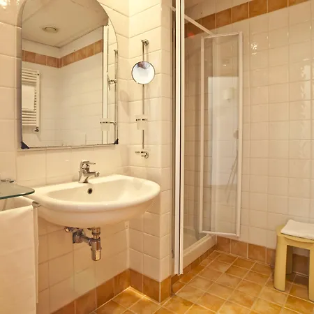 圣加罗公园酒店 3*